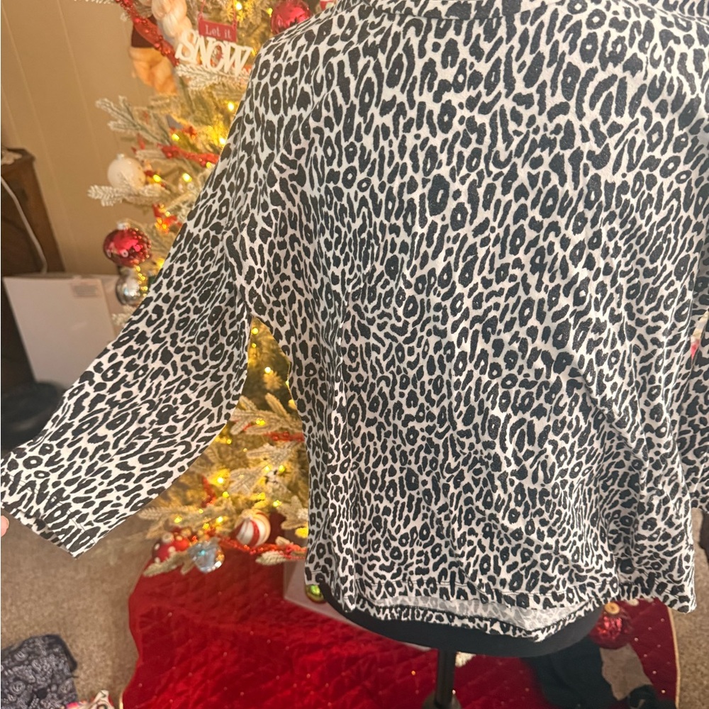 Jones New York Black and White Animal Print Sweatshirt